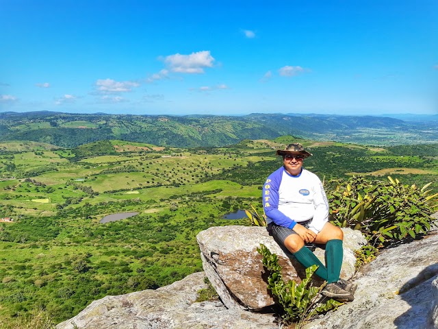 SERRA GRANDE/PE: UM ROCHEDO GRANÍTICO RODEADO DE VEGETAÇÃO DE TRANSIÇÃO NO OESTE DE BOM CONSELHO