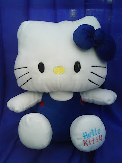 boneka hello kitty biru