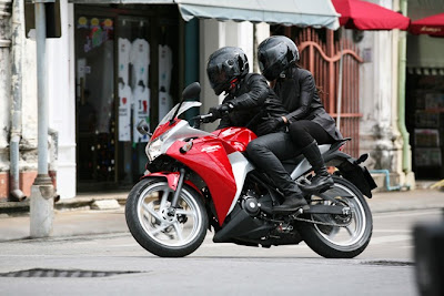 2011 Honda CBR250R Action View