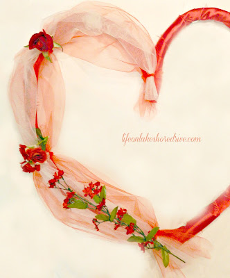 alt="Valentine's Day heart wreath tutorial"