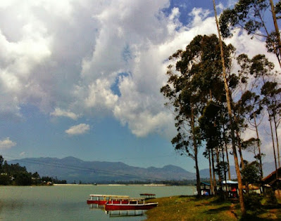 Tepian Danau Situ Cileunca