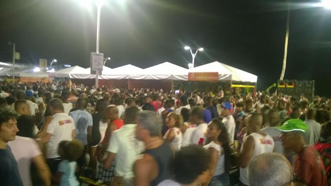 Festa de Iemanjá deixa 60 toneladas de lixo nas ruas do Rio Vermelho 