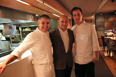 Nandu Jubany, su jefe de cocina y Esteban Capdevila en Andorra