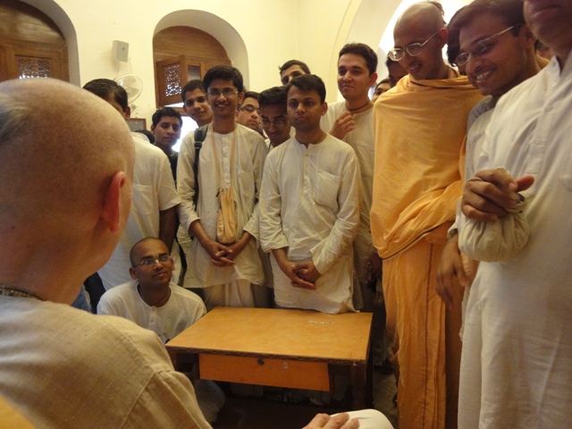 Sankarshan Das  Answers Enthusiastic Devotees' Inquires