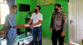 Pastikan Penyaluran BLT DD Tepat Sasaran, Bhabinkamtibmas Lebang Polsek Cendana Lakukan Pemantauan