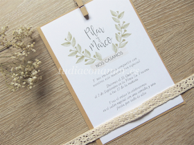Una invitación de boda moderna y bonita con hojas pintadas de acuarela
