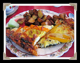 Breakfast pizza and homefries