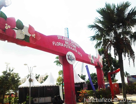 pintu gerbang pesta Flora 2012