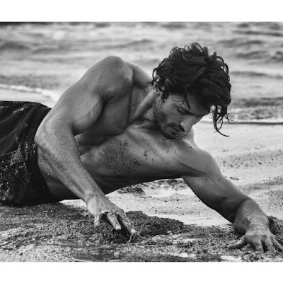 vidyut jamwal back hair style