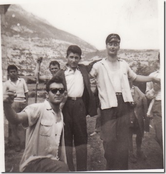 5-6-56 , Εκδρομή στο Χάνι , ώρα 2;30' μεσημέρι Π.Τζαβάρας , Ν. Νταλάκας , Γ,Μπήλιος