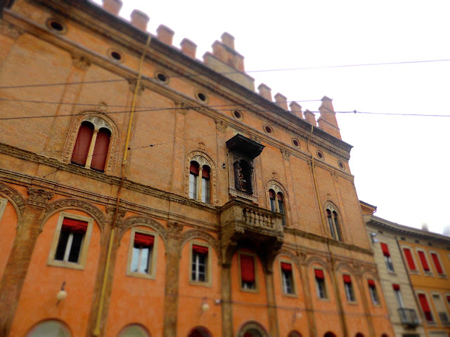 palazzo_strazzaroli_bologna