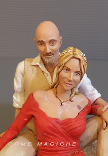 statuine personalizzate sposini cake topper per torta matrimonio sposa bionda sposo calvo orme magiche