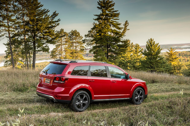 Side 7/8 view of 2016 Dodge Journey Crossroad Plus