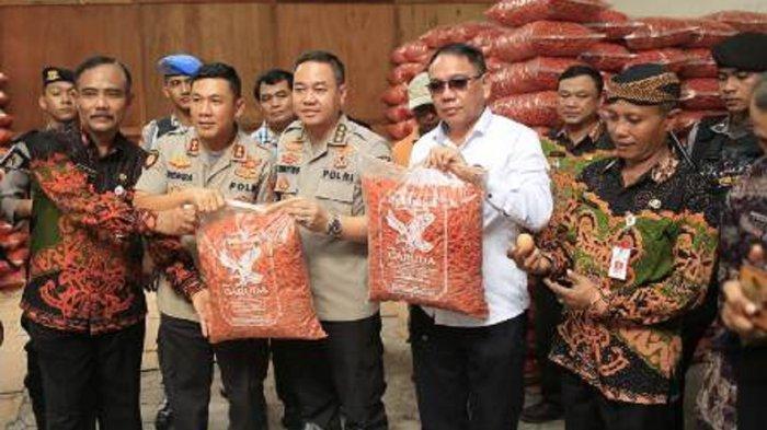   Pabrik Kue Kering Digerebek, Terungkap Pakai Bahan Baku Telur Busuk 