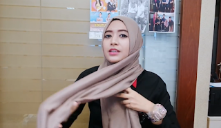 Hijab Tutorial Segi Empat natahsa farani setelah wudu di kantor