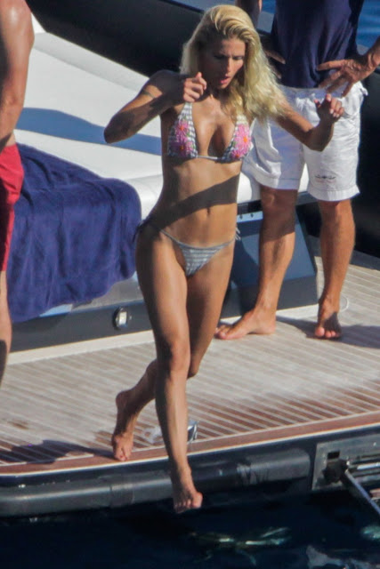 Michelle Hunziker sexy thong bikini