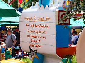 Toy Story Land Woody's Lunch Box REVIEW 