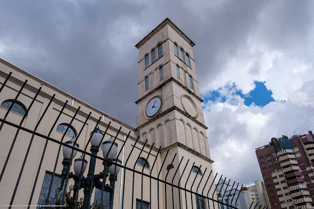 Igreja São Francisco de Paula - detalhe do grande campanário (torre sineira)