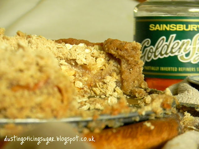 Apple Crumble Cake - dustingoficingsugar.blogspot.co.uk