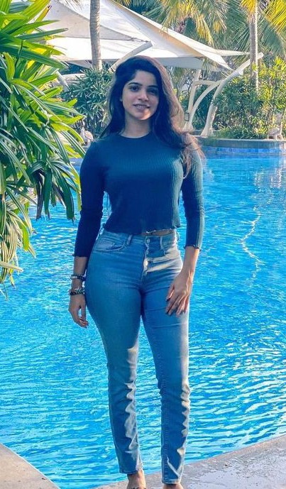 Divya Bharathi hottest looks, Divya Bharathi sexy curvy body figure in tight jeans and leggings, Divya Bharathi sexy Ass, Divya Bharathi tight jeans, Divya Bharathi curvy figure, Divya Bharathi gorgeous looks