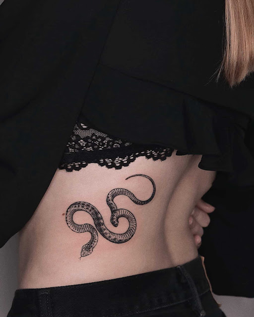 Tatuagem de Cobra - 156 ideias femininas para inspirar vocês