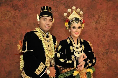 Kanigaran Pakaian Adat Jawa Tengah Pria - Wanita Lengkap Keterangannya