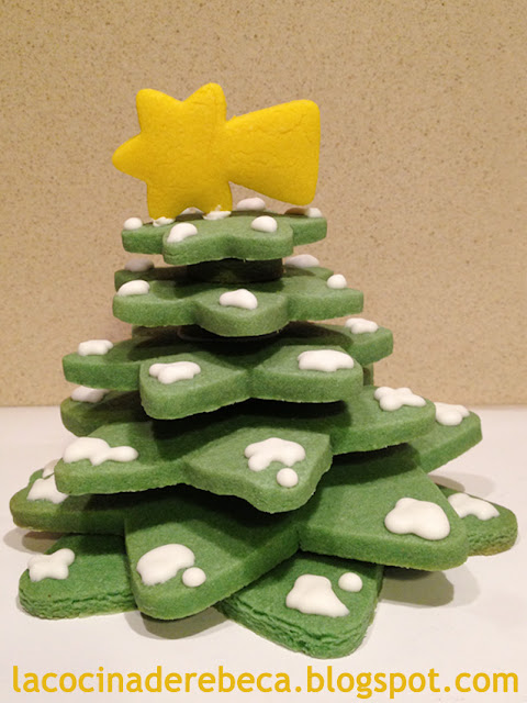 Árbol de Navidad de galletas decorado con glasa