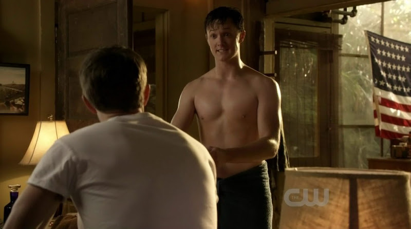 Ross Philips Shirtless in Hart of Dixie s1e19