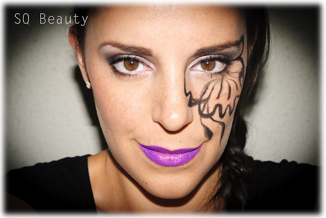 Maquillaje fantasía con eyeliner, pigmentos, flor, rosa, Fantasy makeup with eyeliner, pigments, flower, pink, Silvia Quirós