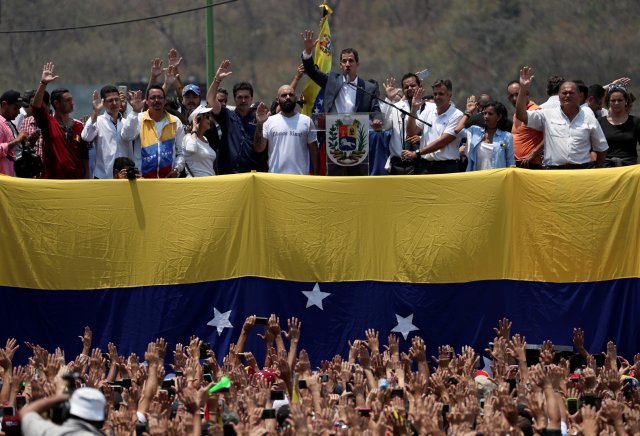 Guaidó aseguró que todas las opciones están sobre la mesa para lograr la libertad del país.