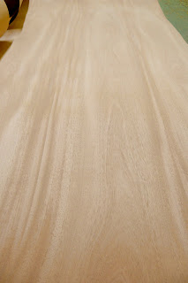 Plain Sliced Khaya veneer sheets.