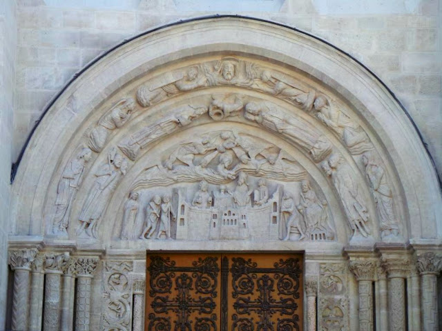 Basilique cathédrale abbaye saint Denis roi reine monarchie CMN monument historique