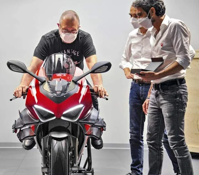 Serah terima Ducati Superleggera V4 dengan Filip Van Schil