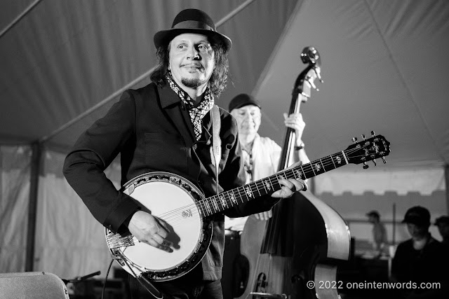 Adrian Raso at Hillside Festival on July 22, 2022 Photo by John Ordean at One In Ten Words oneintenwords.com toronto indie alternative live music blog concert photography pictures photos nikon d750 camera yyz photographer