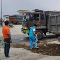 Tak Kunjung Diperbaiki Provinsi Camat Galang Timbun Jalan Rusak