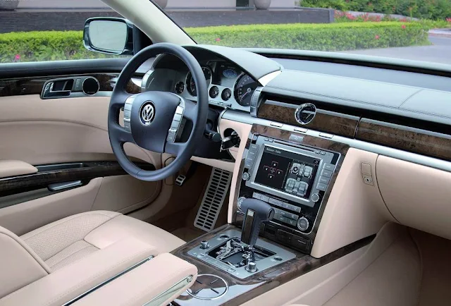 2013 Volkswagen Phaeton - Premium - interior