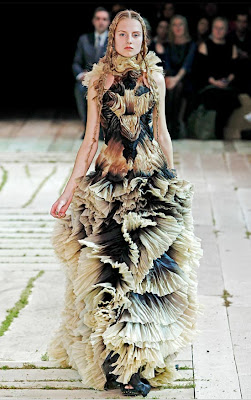 Alexander-McQueen_Model-Hanna-Samokhina