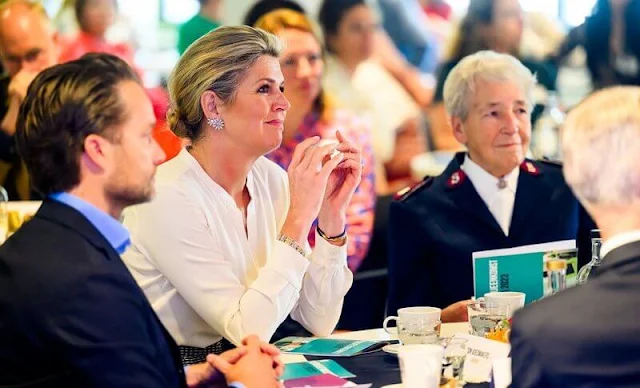 Queen Maxima wore a Tunox black rustic jacquard skirt by Natan. National Coalition for Financial Health. SchuldenlabNL