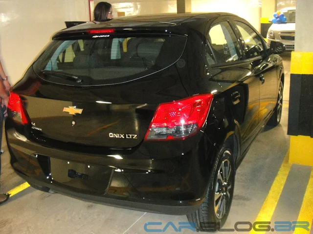 carro Onix Chevrolet - Preto