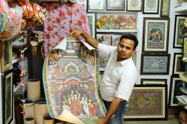 A Raghurajpur chitrakaar who has received an award from the President