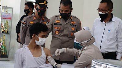 Kabid Humas Polda Banten Apresiasi Pelaksanaan Vaksinasi di SMAN 1 Ciruas