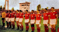 Sport Lisboa e BENFICA - Lisboa, Portugal - Temporada 1960-61 - Costa Pereira, Coluna, Neto, Germano, José Augusto, Ángelo, Joao, Santana, Cruz, Cavem y Aguas - BENFICA 3 (Aguas, Ramallets (p.p.) y Coluna), F. C. BARCELONA 2 (Kocsis y Czibor) - 31/03/1961 - 6ª Copa de Europa, final - Berna (Suiza), Wankdorf Stadion - El BENFICA gana la 6ª Copa de Europa. Es su primer título