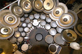 Terry Bozzio dengan Set Drum Terbesar di Dunia