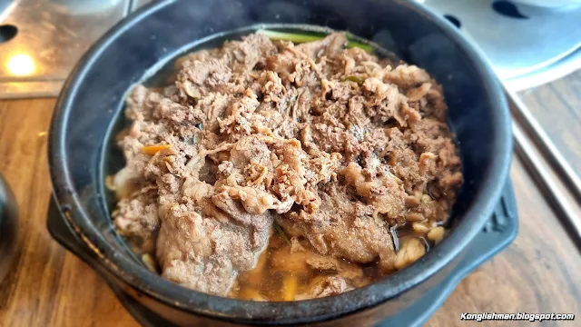 Bulgogi cooked in a clay pot