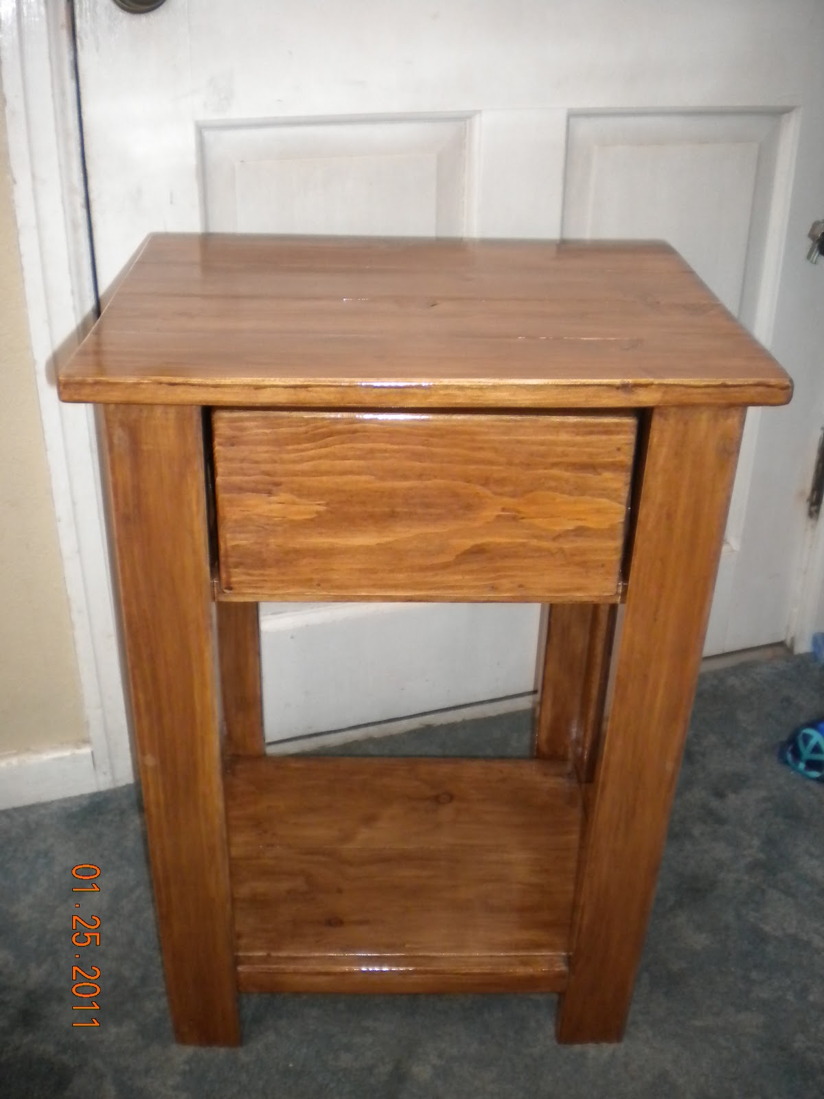 Sheila's Furniture and Crafts: Simple Night Stand
