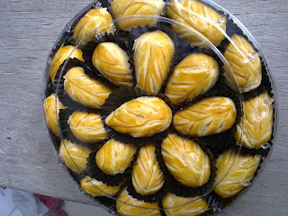 http://resep7.blogspot.com/2013/07/resep-cara-membuat-kue-nastar-daun-yang-enak-dan-gurih.html
