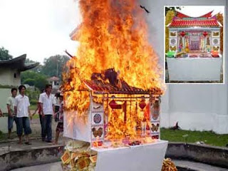 BUDAYA TIONGHOA Asal Usul Tradisi Bakar Rumah rumahan 