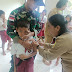 Prajurit Kesehatan Satgas Pamtas Yonif 645/Gty Bantu Puskesmas Pembantu Layani Imunisasi Anak Sekolah Perbatasan