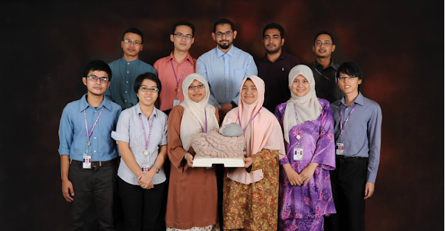 Nazeerah and her neuroscience team from USM