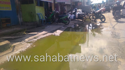 Drainase Buruk, Genangan Air Di Jalan Area Simpan Lima Pinrang Berlumut 